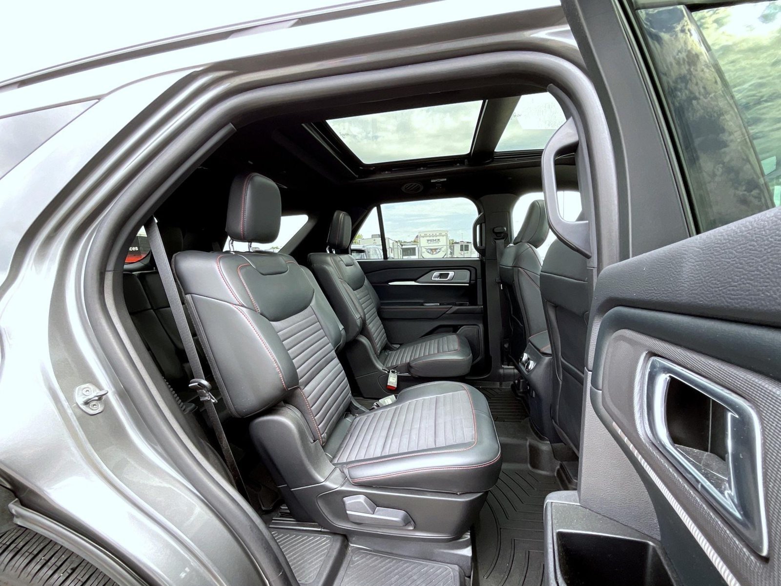 Used 2025 Gray Ford ST-Line image 18