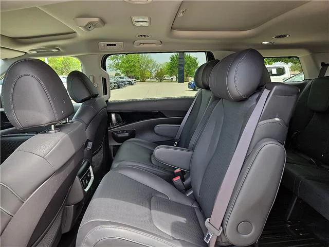 Used 2025 Aurora Black Pearl KIA SX Prestige Passenger image 10