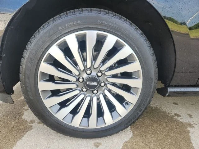 Used 2019 Black Lincoln Reserve image 6