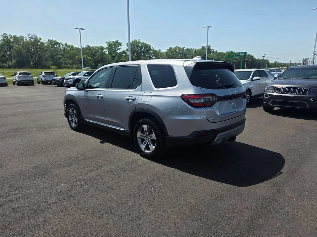 Certified Used 2025 Lunar Silver Metallic Honda EX-L image 5