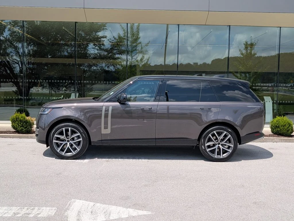 New 2026 Charente Grey Land Rover SE image 2