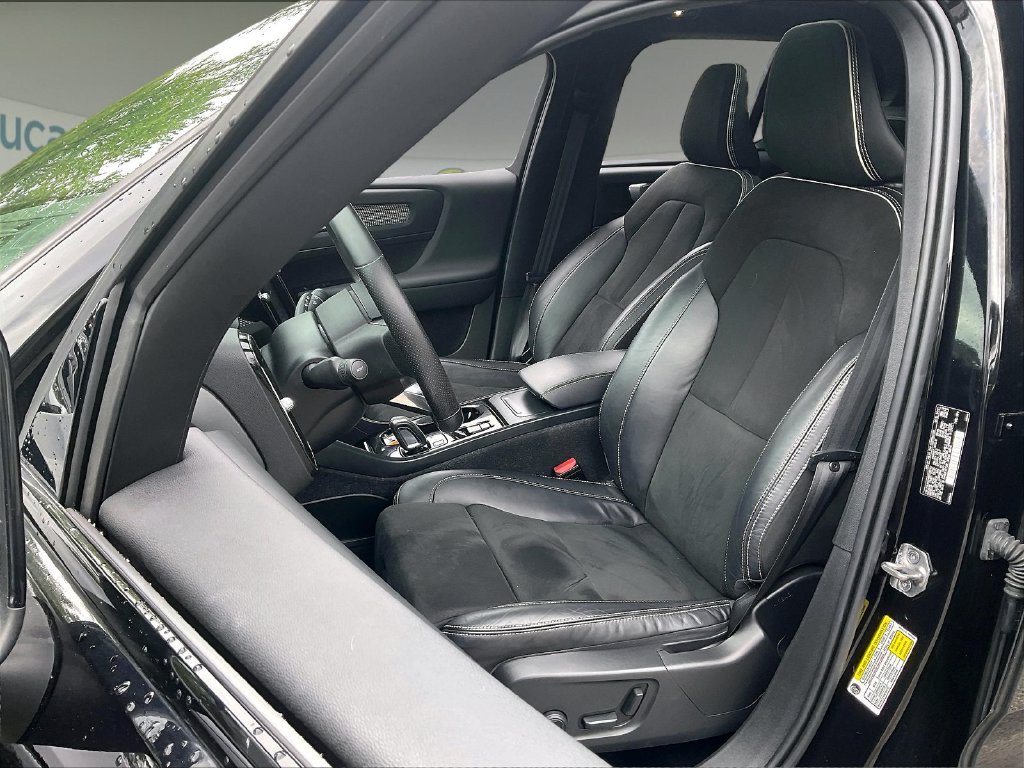 Used 2021 Black Volvo R-Design image 10
