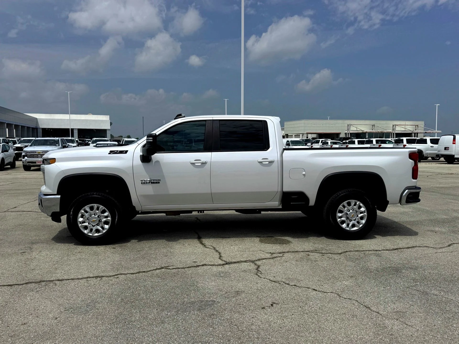 Used 2024 Iridescent Pearl Tricoat Chevrolet LT image 10