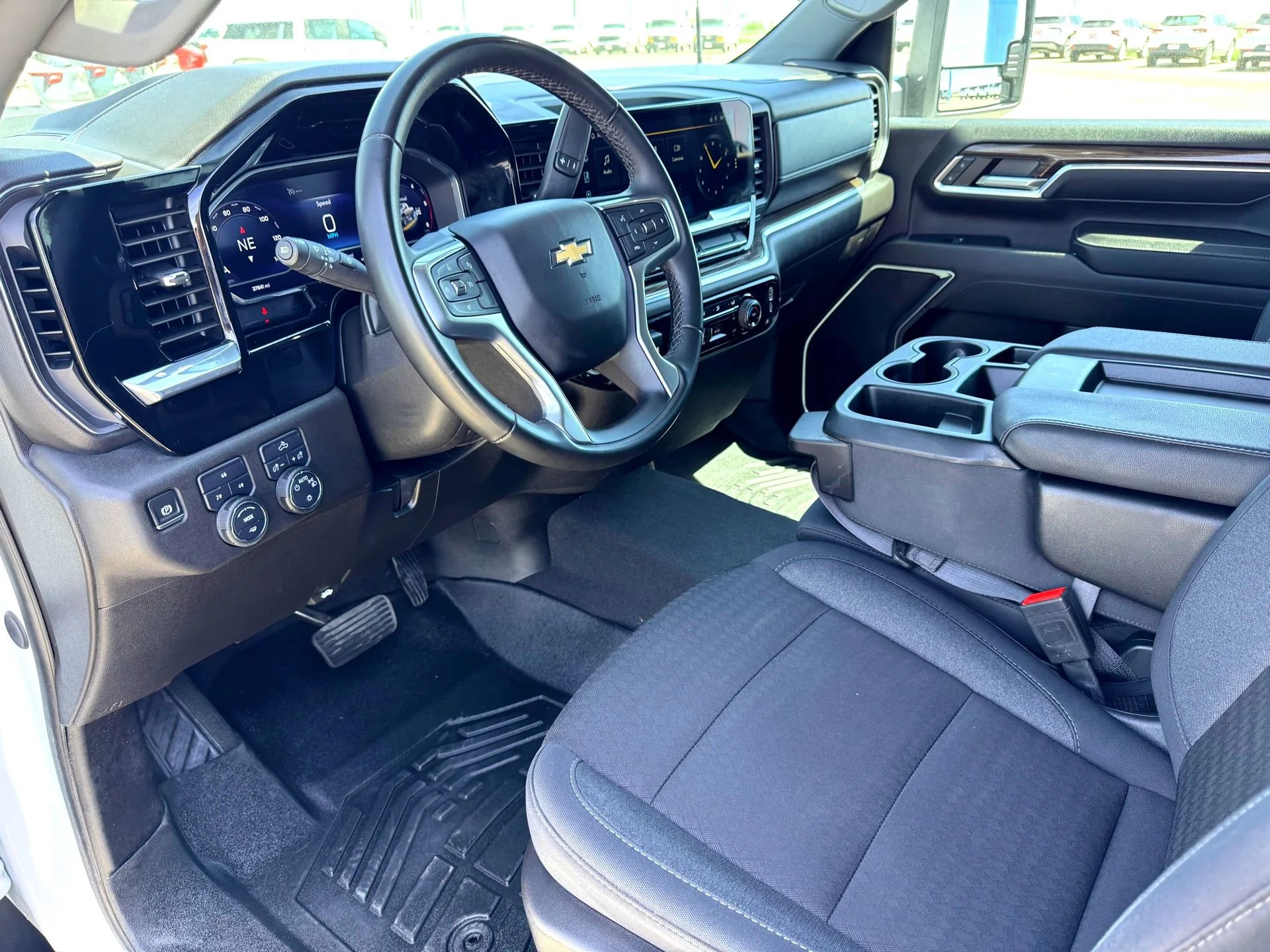 Used 2024 Summit White Chevrolet LT image 11