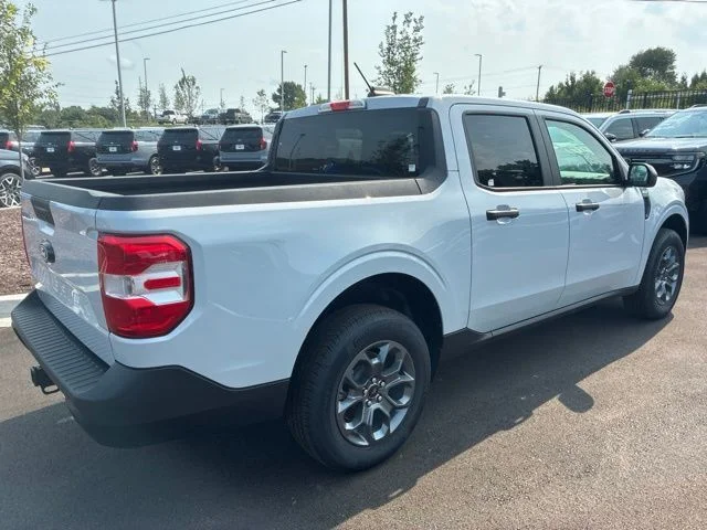 New 2026 Space White Metallic Ford XLT image 7