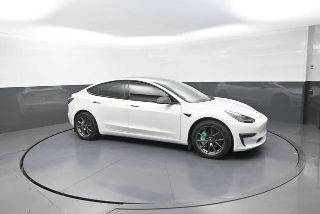 Used 2022  Tesla Long Range image 19