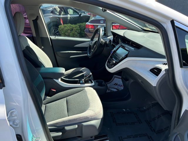 Used 2020 White Chevrolet LT image 27