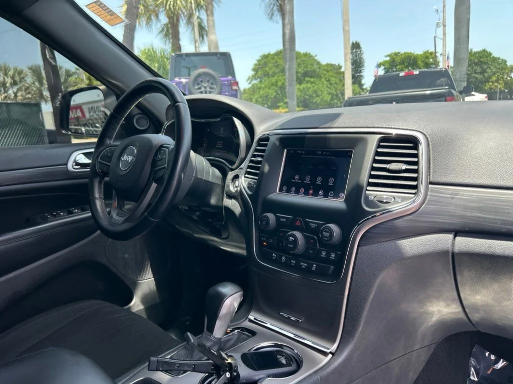 Used 2021 Black Jeep Laredo E image 24
