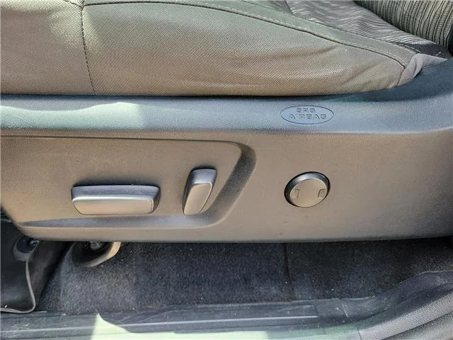 Used 2018  Toyota  image 13