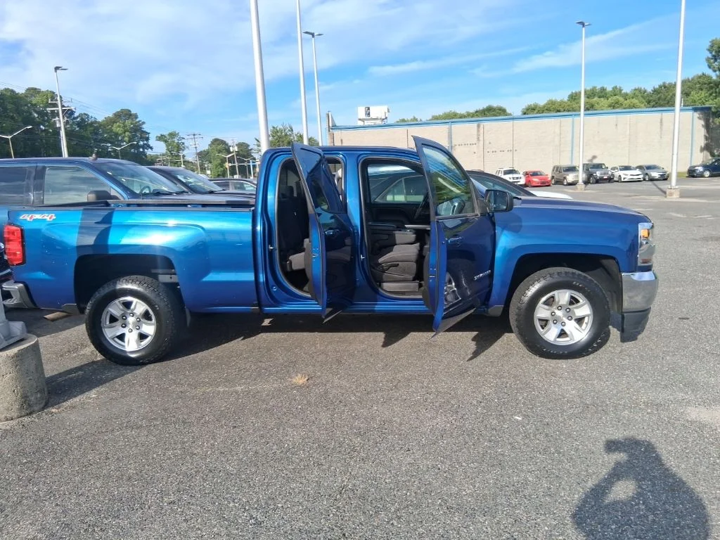 Used 2016 Blue Chevrolet LT image 16