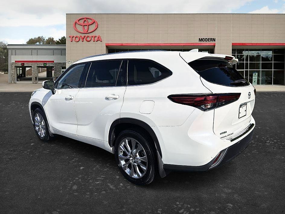 Certified Used 2020 Blizzard Pearl Toyota Limited image 7