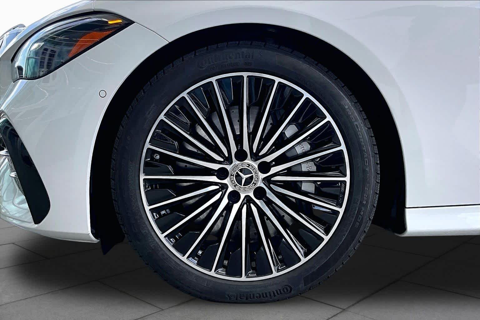 Used 2026 MANUFAKTUR Moonlight White Metallic Mercedes-Benz CLE 450 image 11