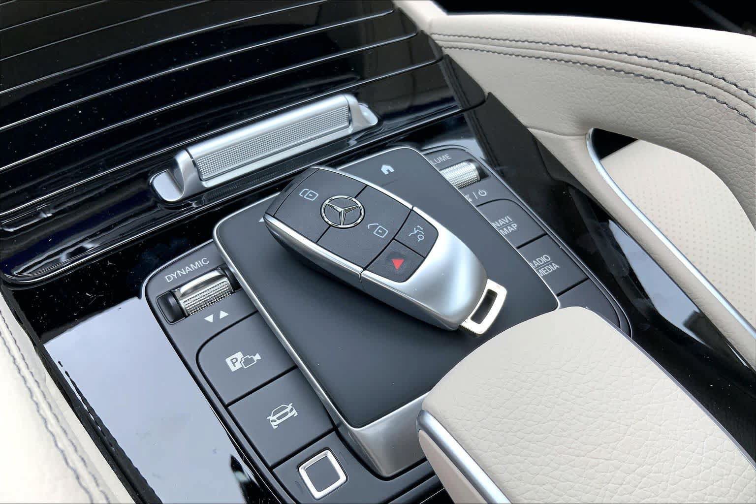 New 2026 Black Mercedes-Benz GLE 450 image 21