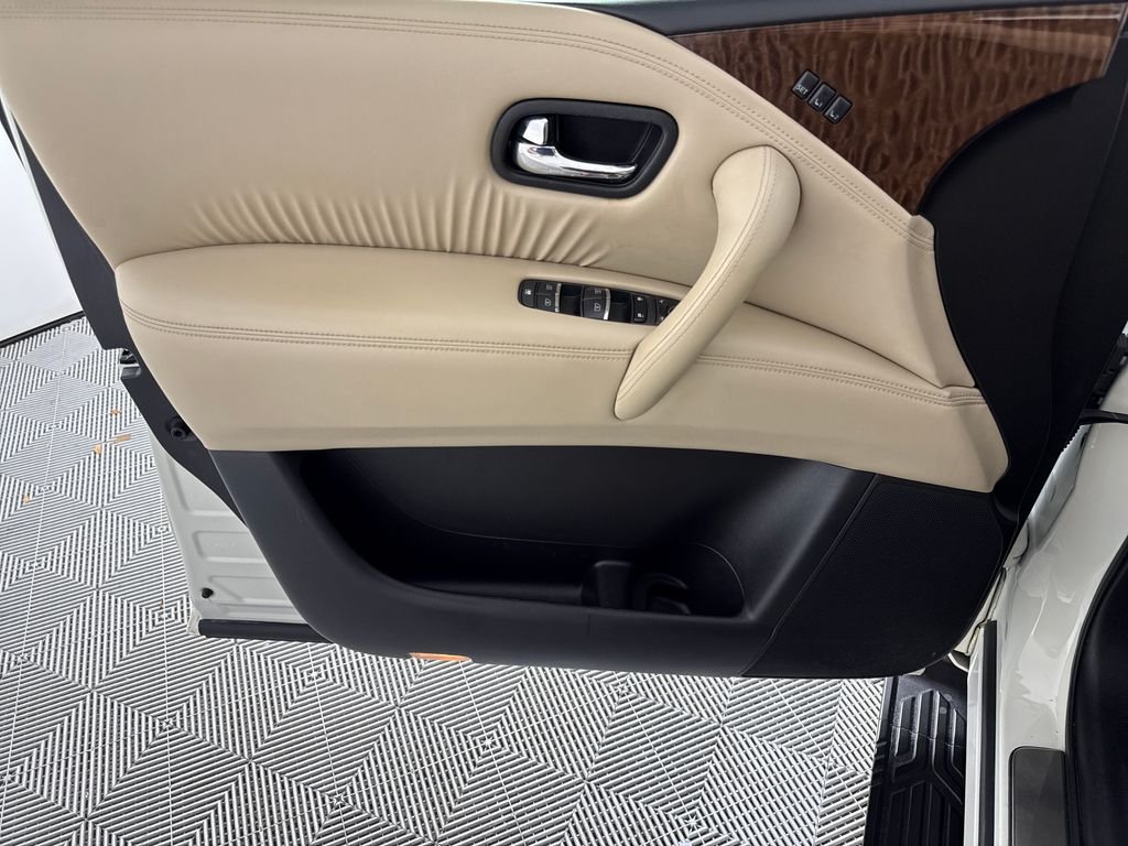 Used 2020 White Nissan Platinum image 10