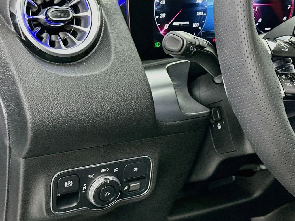 2026 Mercedes-Benz GLB AMG GLB 35 - Photo 9