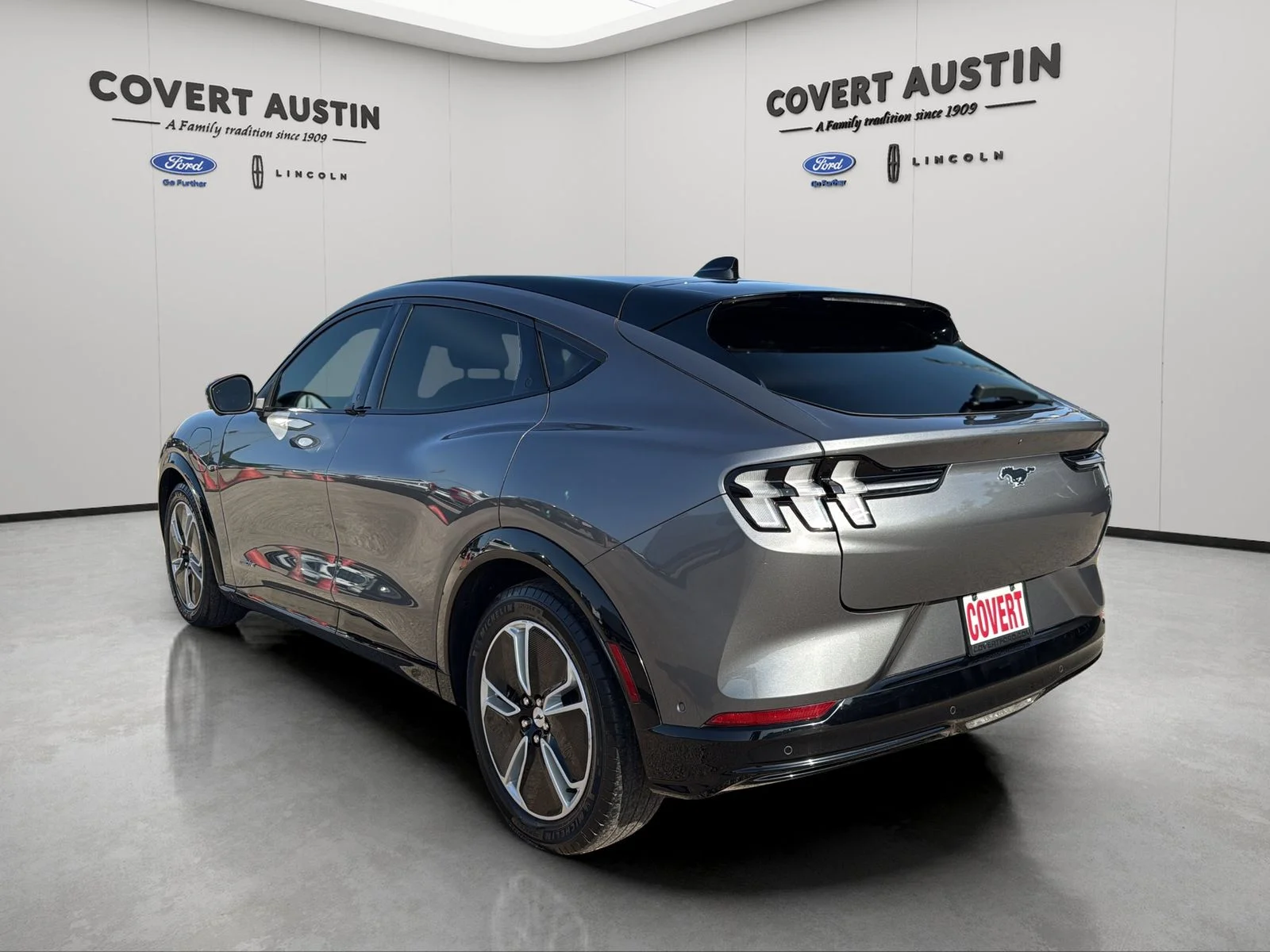 Used 2023 Gray Ford Premium image 3