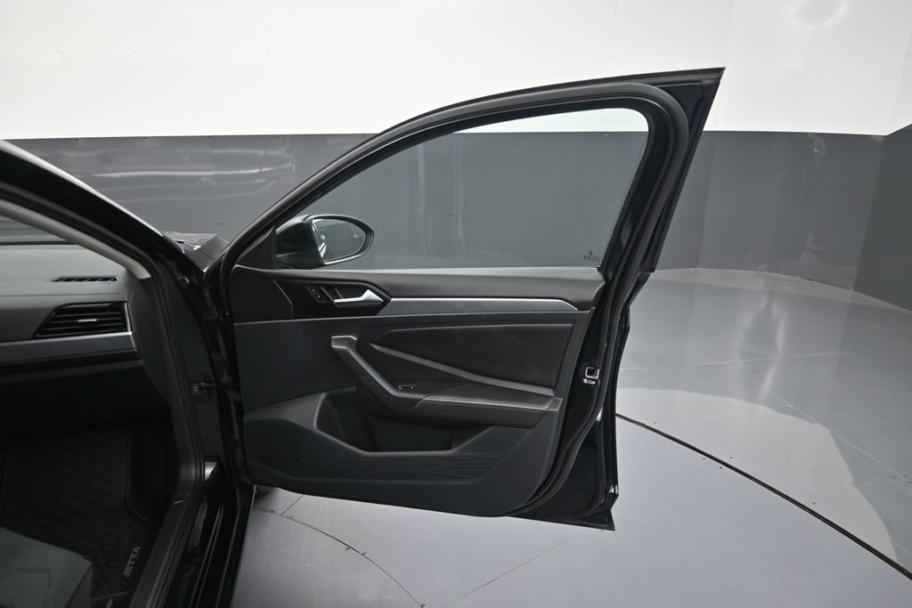 Used 2024 Black Volkswagen 1.5T SE image 32
