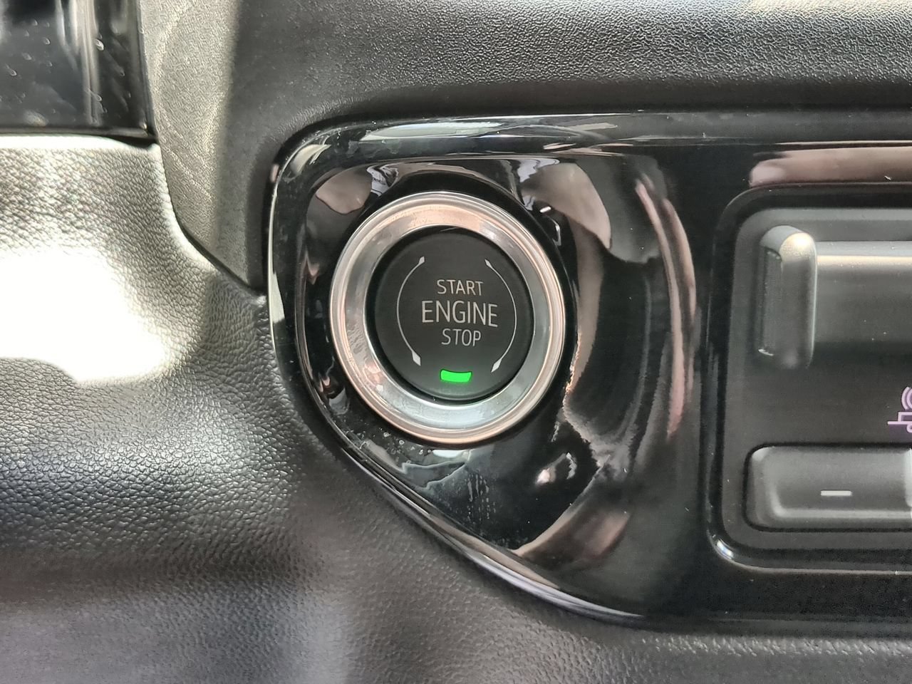 New 2026 Sterling Metallic GMC Elevation image 17
