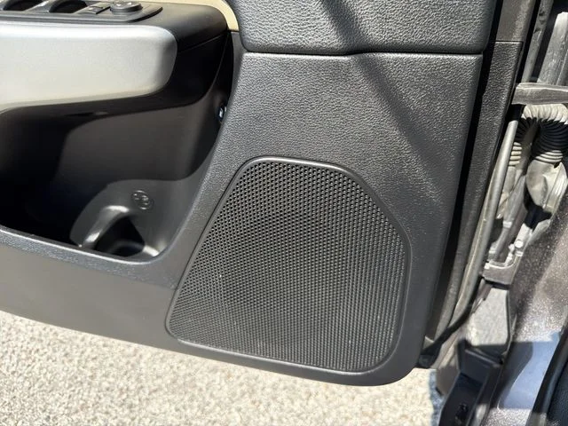 Used 2018 Gray Jeep Limited image 21