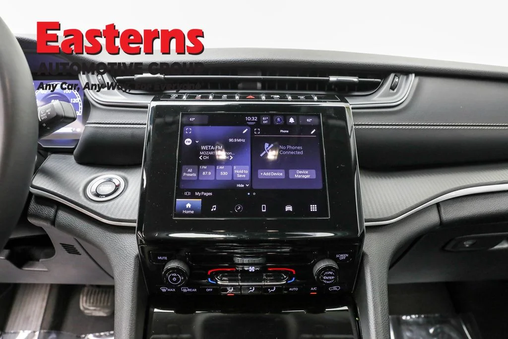 Used 2023 White Jeep Laredo image 12