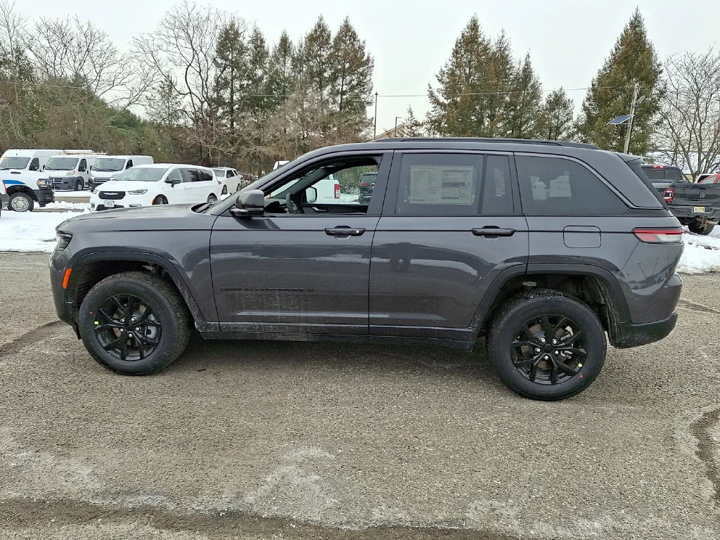 New 2026 Baltic Gray Metallic Clear-Coat Exterior Paint Jeep Laredo Altitude image 5