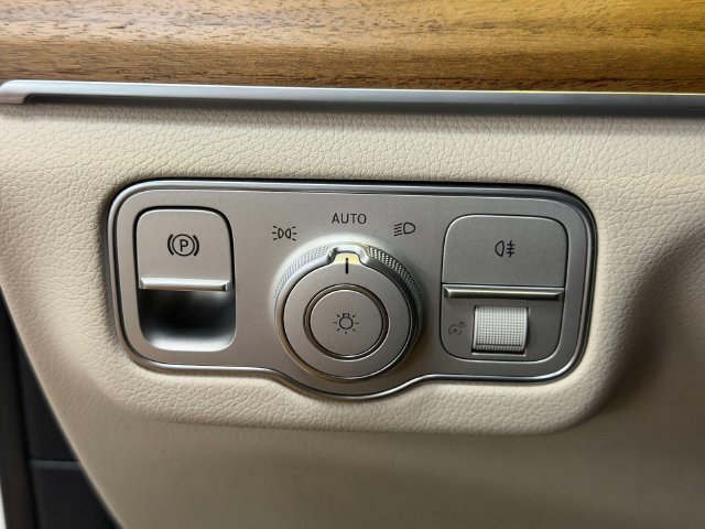 Certified Used 2025 White Mercedes-Benz GLE 350 image 29