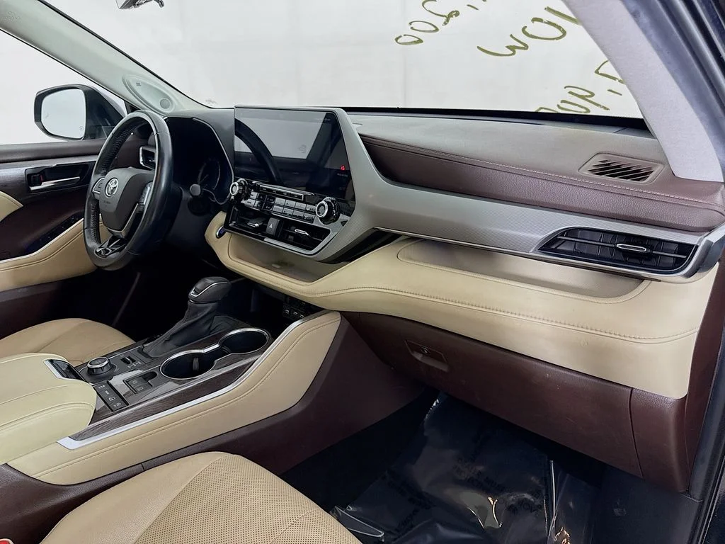 Used 2021 Black Toyota Platinum image 30