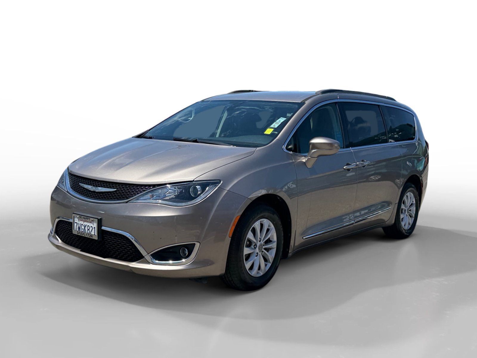 Used 2017 Molten Silver Chrysler Touring L image 1