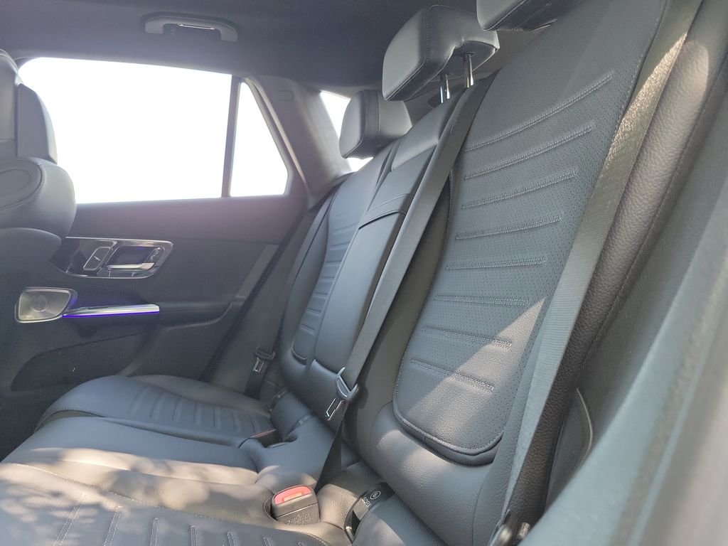 New 2027 MANUFAKTUR Moonlight White Metallic Mercedes-Benz GLC 300 image 9