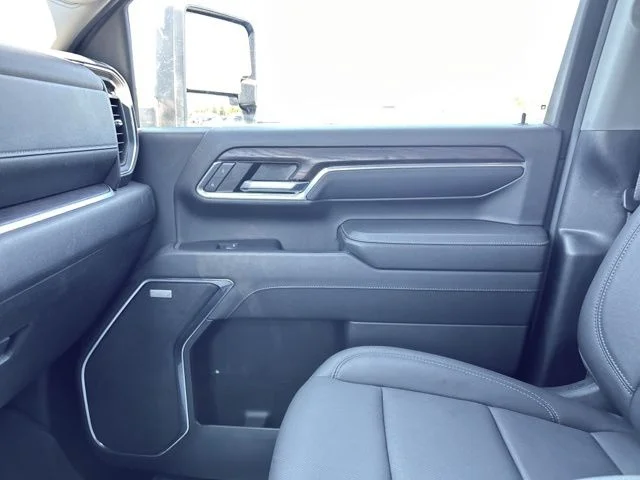 Used 2024 White GMC SLT image 42