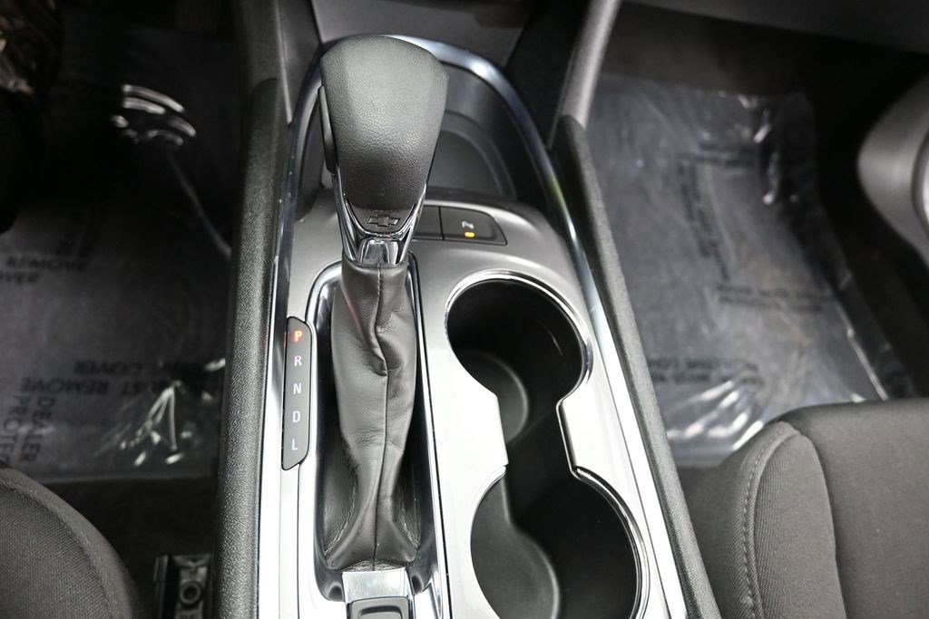Used 2024 Summit White Chevrolet LT image 11