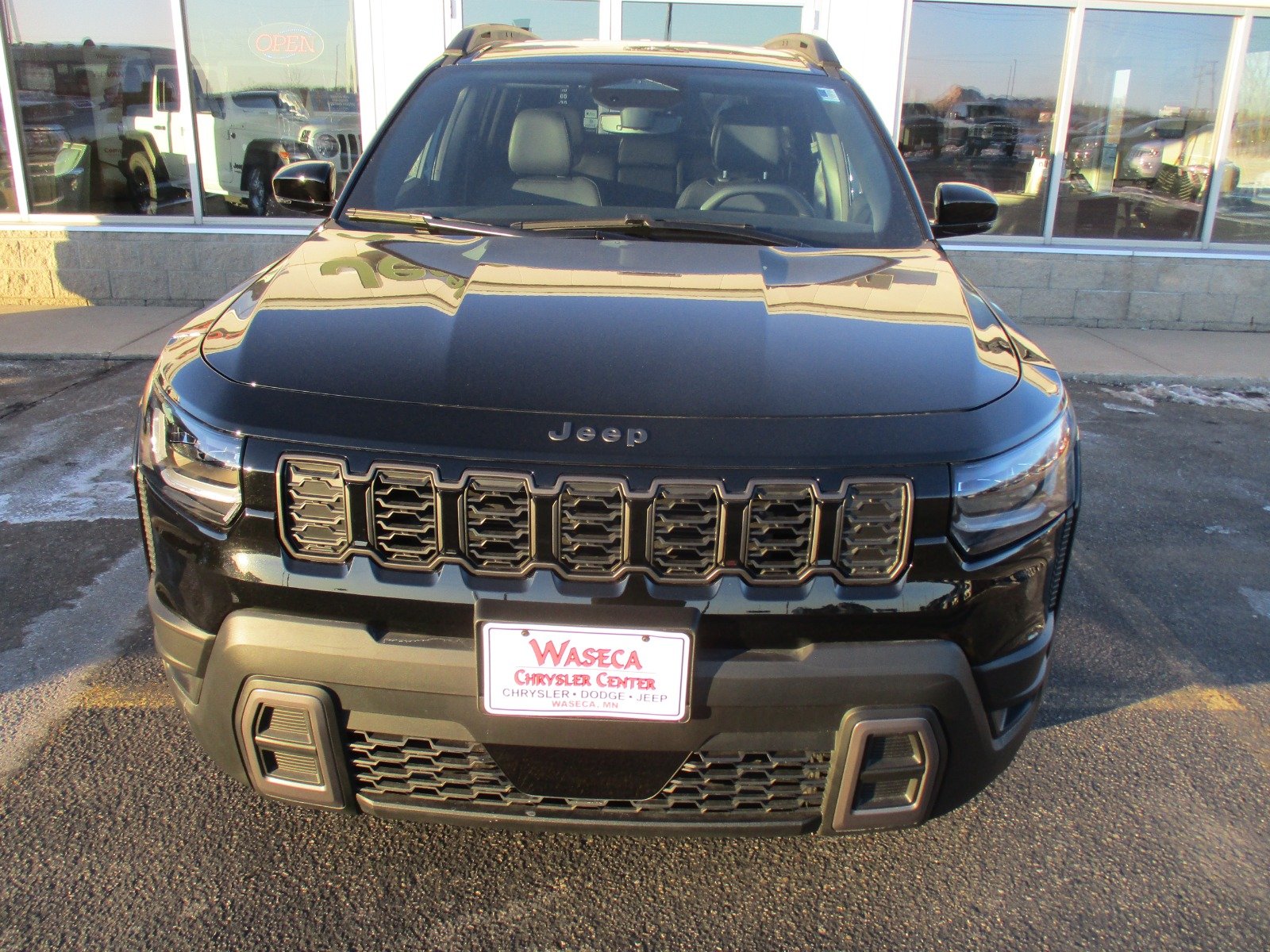 New 2026 Diamond Black Crystal Pearl-Coat Exterior Paint Jeep Limited image 7