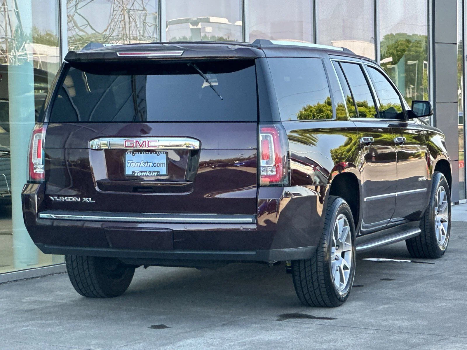 Used 2017 Black Cherry Metallic GMC Denali image 3