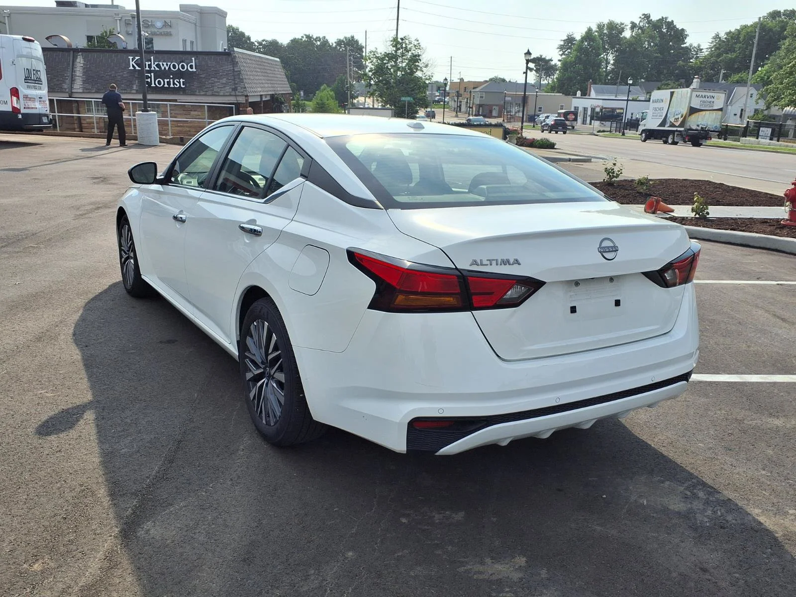 Used 2025 Glacier White Nissan SV image 25