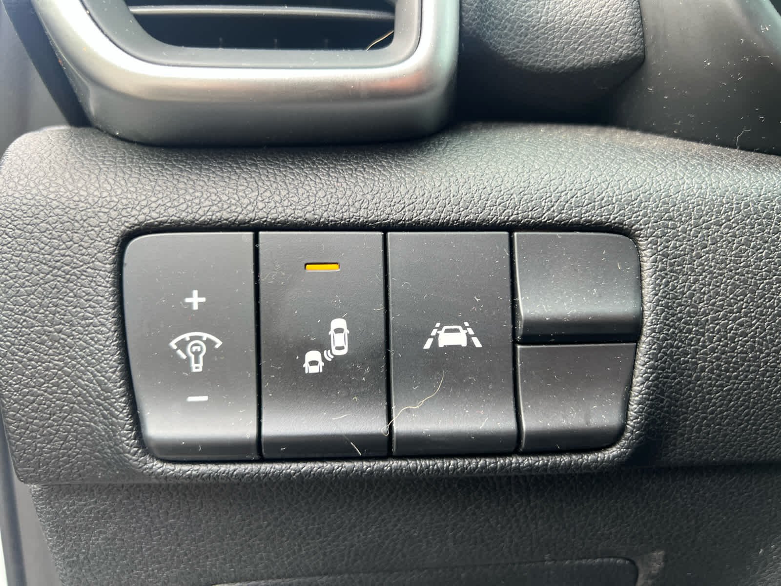 Used 2022 Snow White Pearl Kia LX image 21