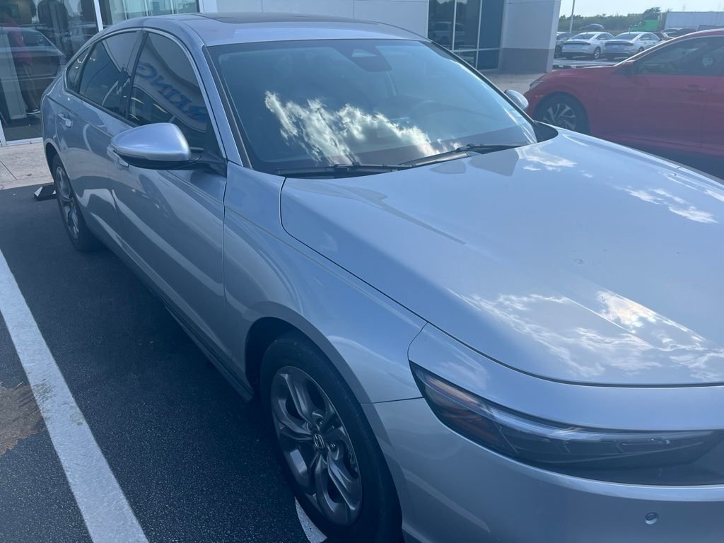 Certified Used 2023 Lunar Silver Metallic Honda EX-L image 3