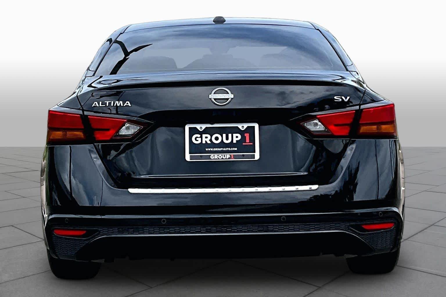 Used 2023 Super Black Nissan 2.5 SV image 5