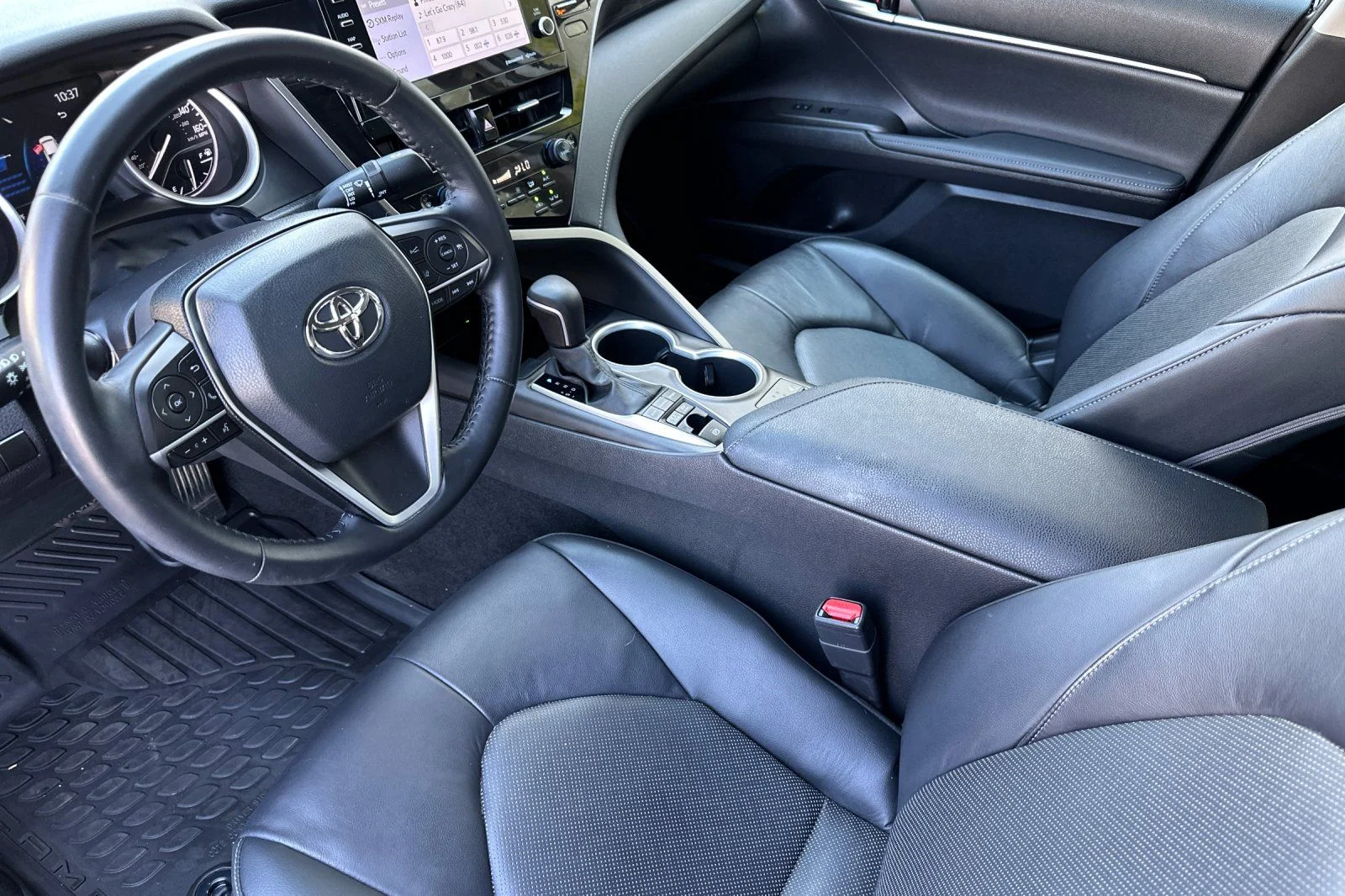 Used 2021 Gray Toyota XLE image 9