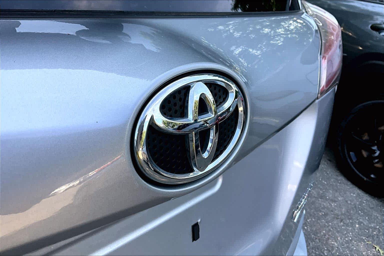 Used 2016 Silver Sky Metallic Toyota Limited image 58