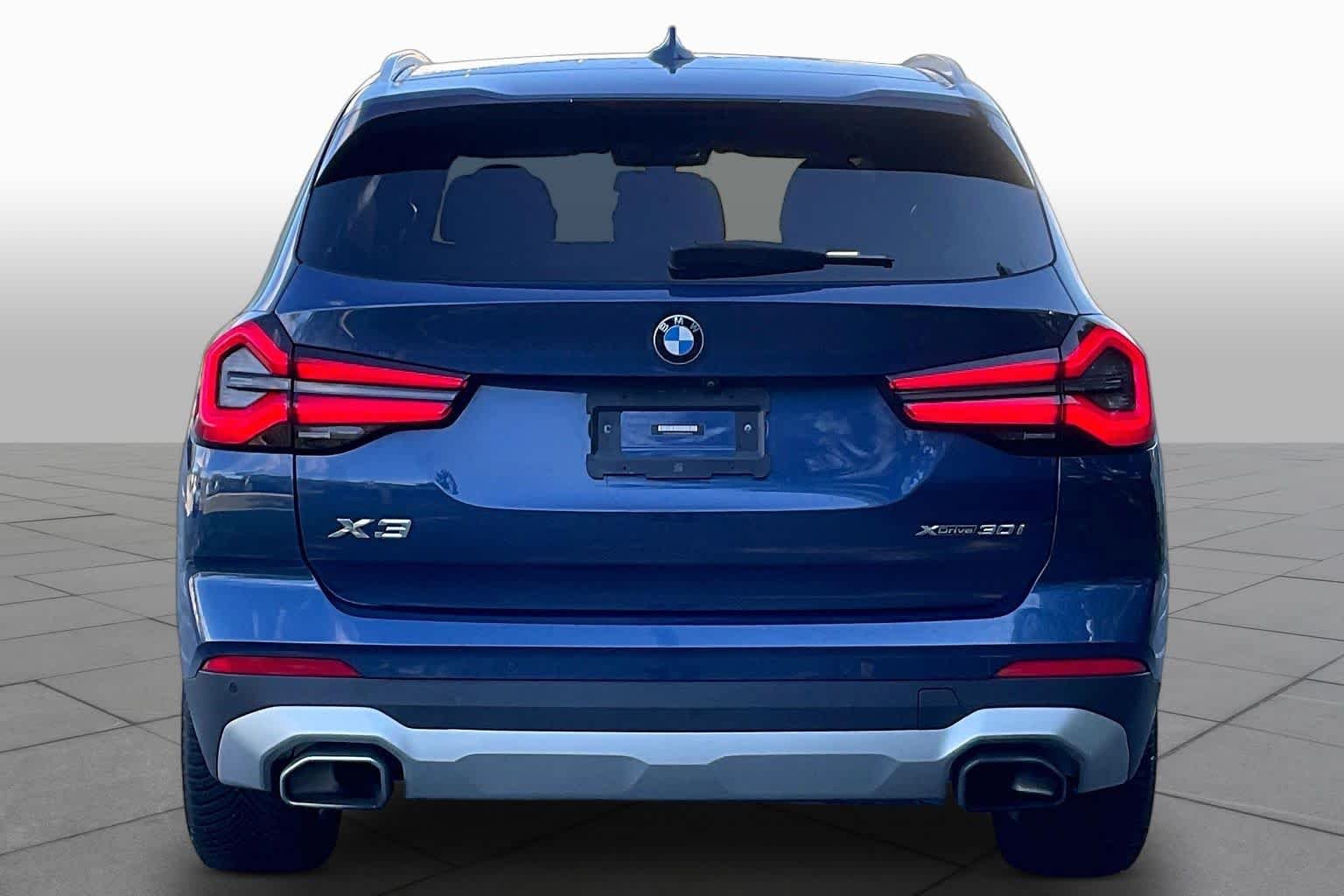Used 2022 Phytonic Blue Metallic BMW xDrive30i image 4