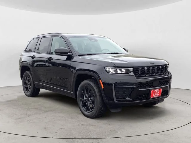 New 2026 Diamond Black Jeep LAREDO ALTITUDE 4X4 image 8