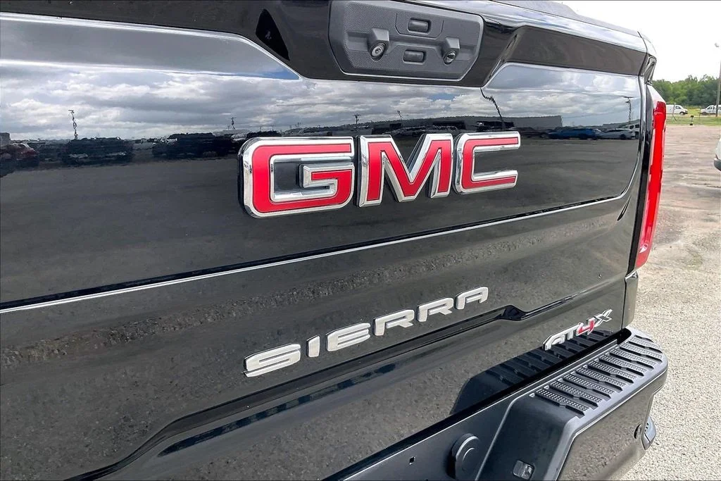 Used 2022 Black GMC AT4X image 27