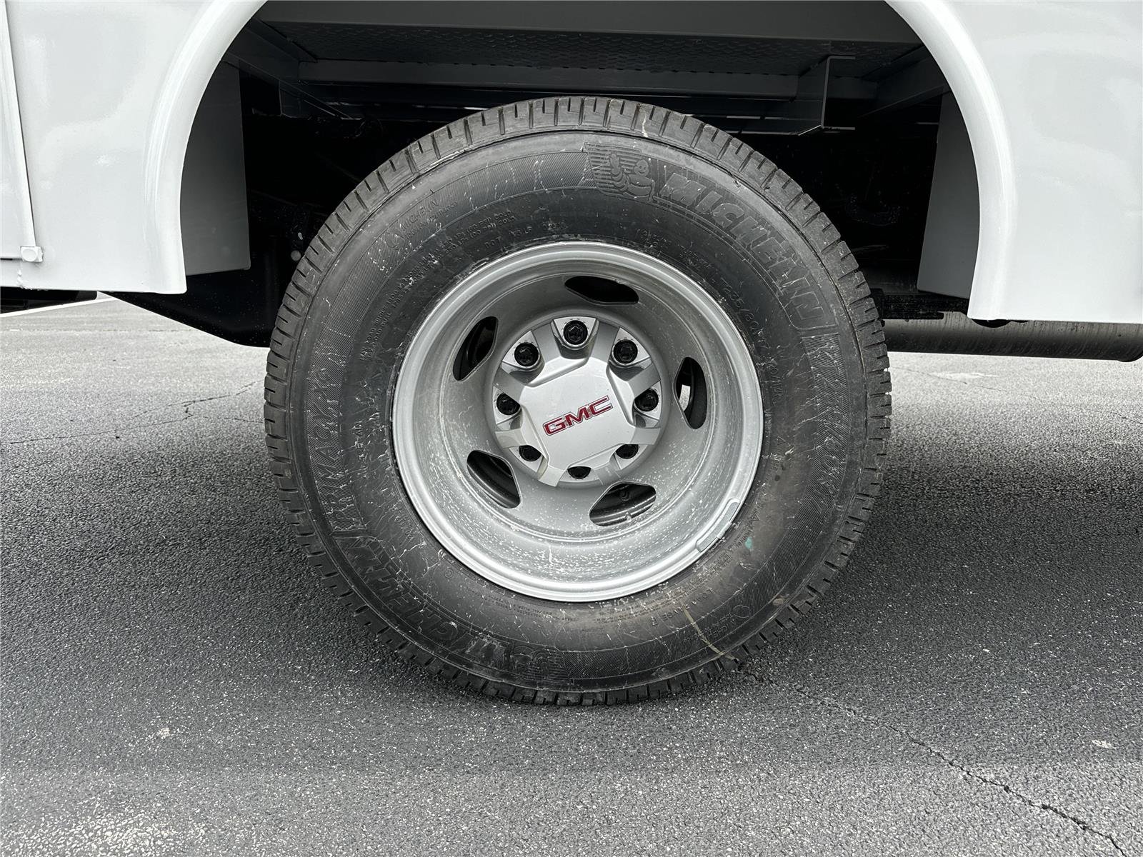 New 2025 Summit White GMC Pro image 16