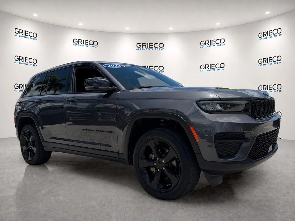 Used 2022 Gray Jeep Altitude image 1