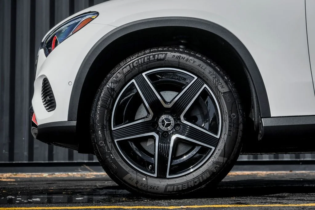 New 2027 Polar White Mercedes-Benz GLC 300 image 4