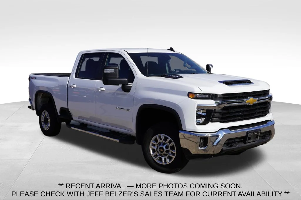 Used 2025 Summit White Chevrolet LT image 1