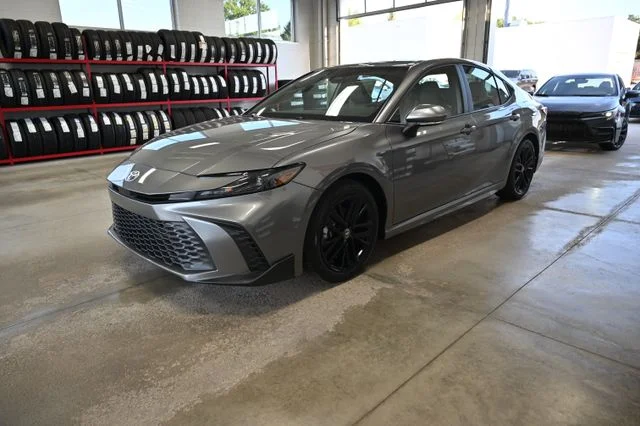 2026 Toyota Camry SE - Photo 8