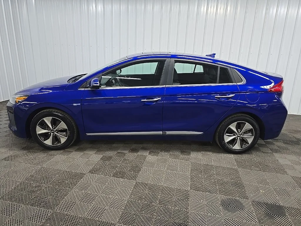 Used 2019 Intense Blue Hyundai Limited image 5