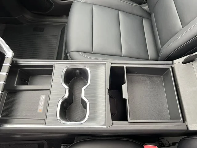 New 2026 Sterling Metallic GMC Elevation image 30