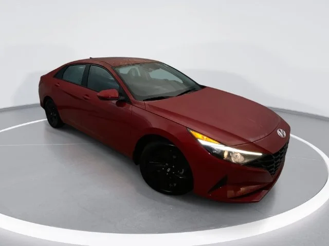 Used 2023 Red Hyundai SEL image 1